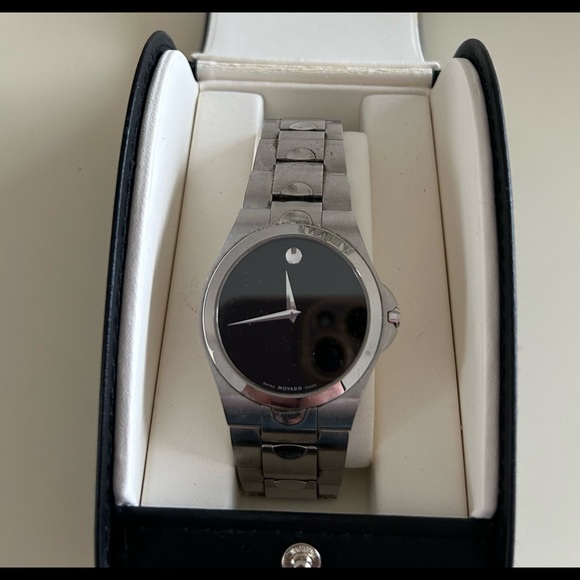 Unisex Movado Luno watch style 060556 stainless steel with black face
